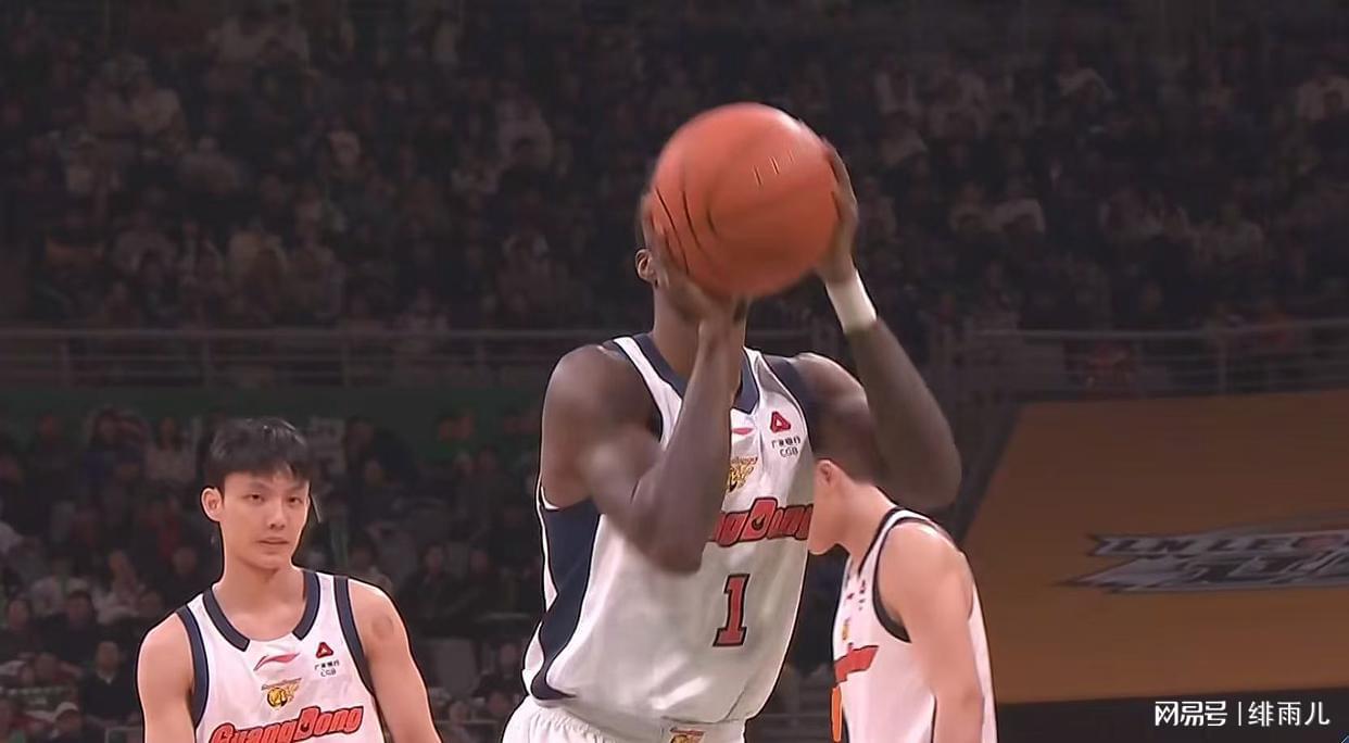 取代杜锋？CBA最强主教练示好广东队，朱芳雨敲定“换帅”人选